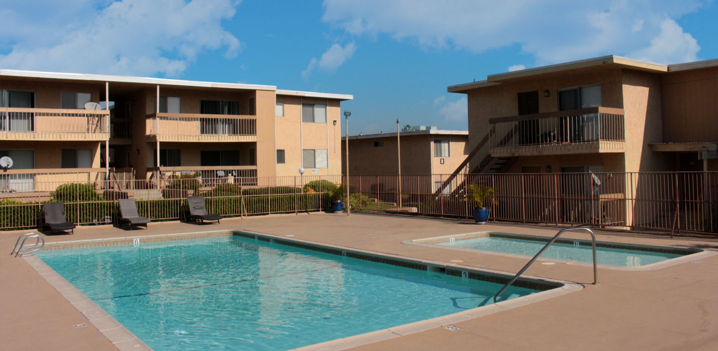 This banner image shows the swimming pool of Hacienda Gardens Apartments.